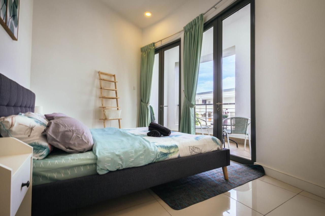 Marina Times Square Homestay By Evernent Мири Екстериор снимка